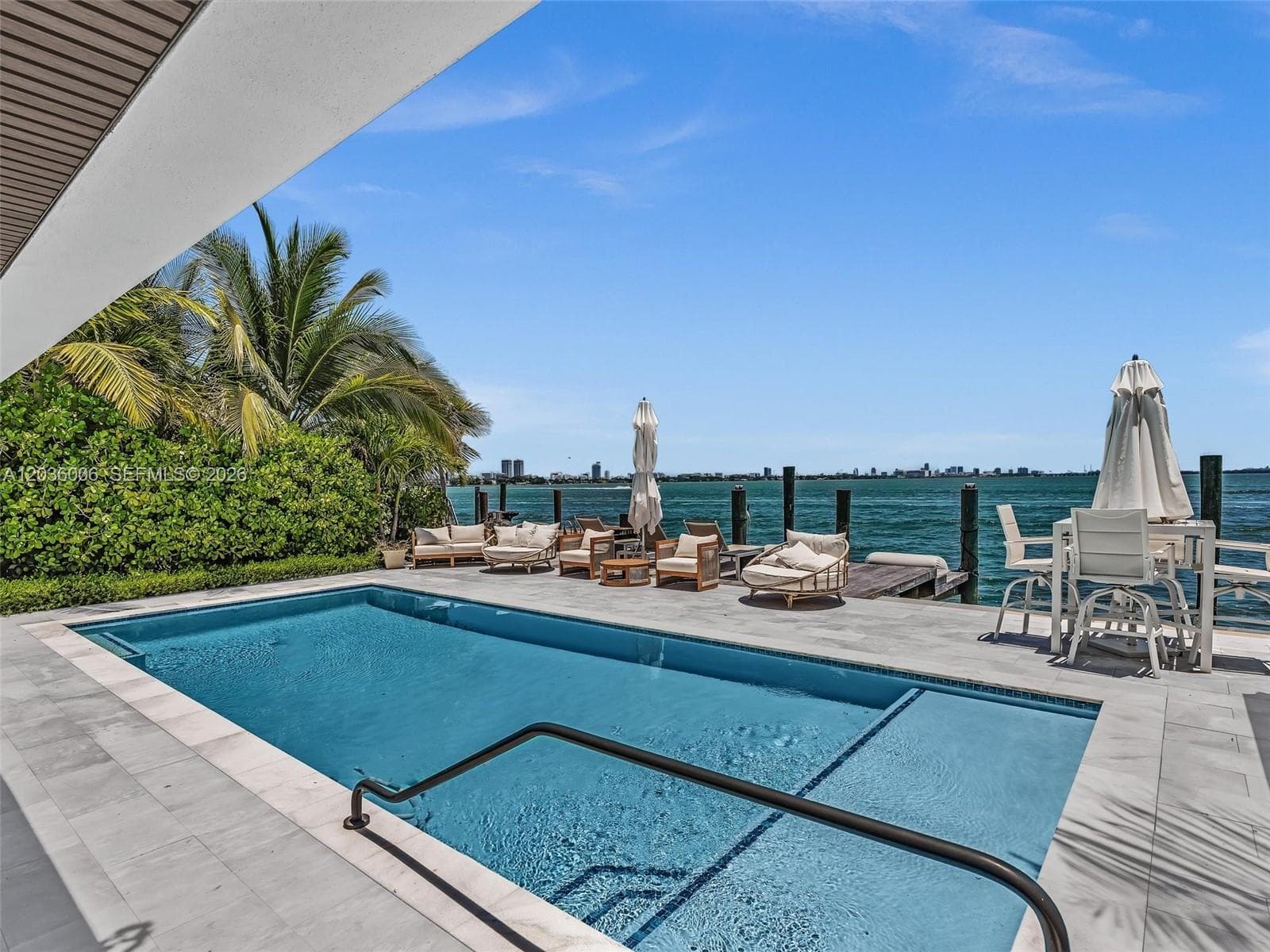 1930 Bay Dr, Miami Beach FL 33141