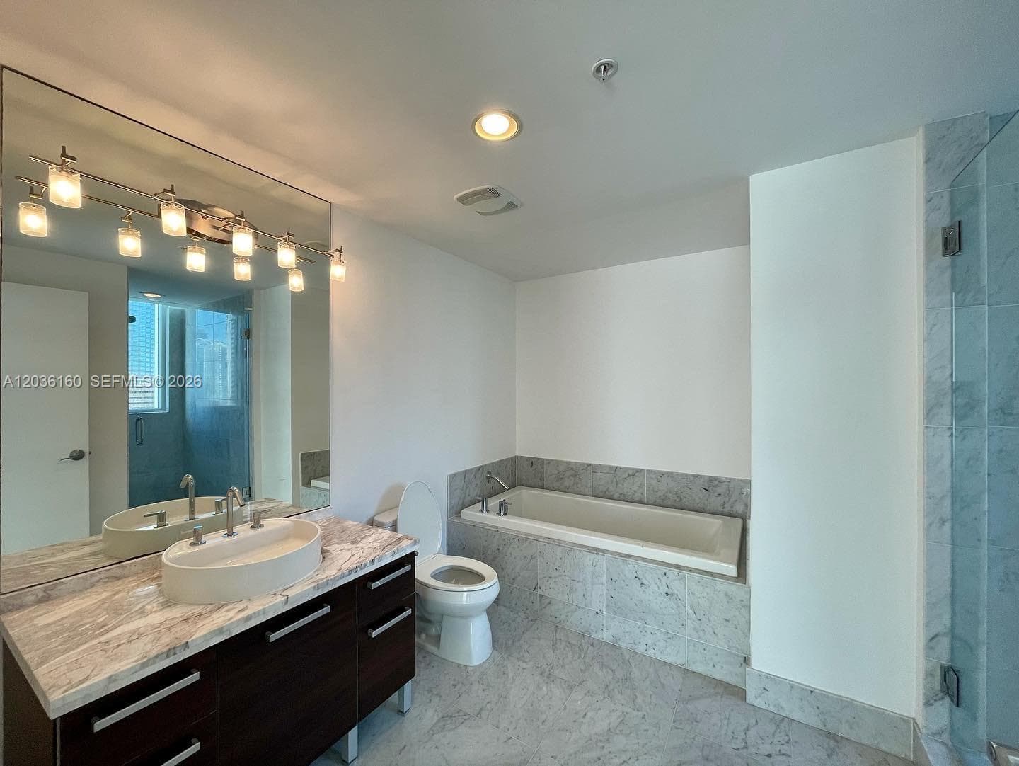 253 NE 2nd St # 2108, Miami FL 33132