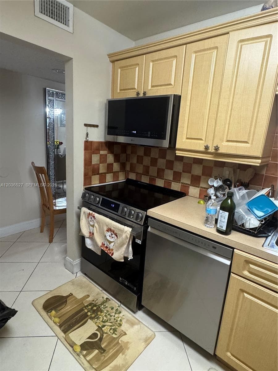 8625 NW 8th St # 310, Miami FL 33126