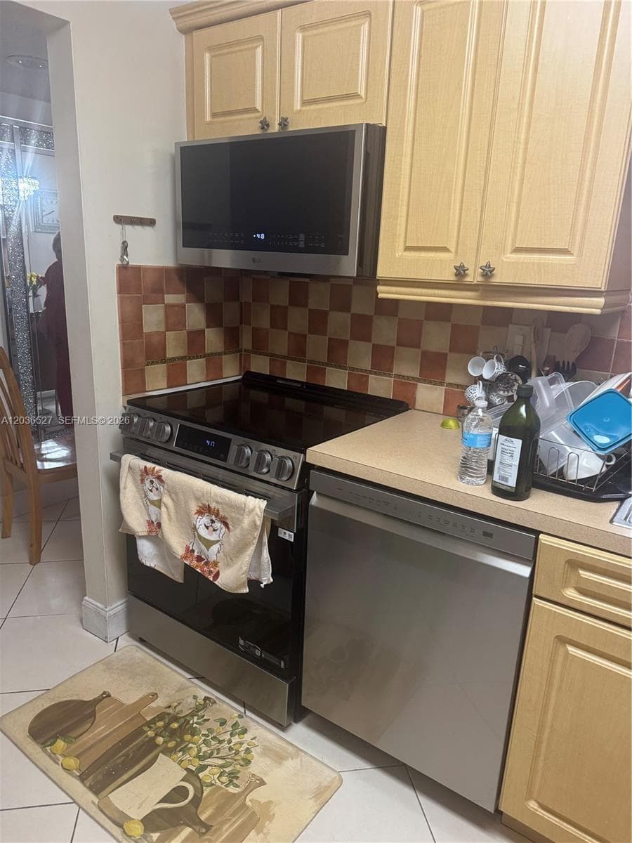 8625 NW 8th St # 310, Miami FL 33126