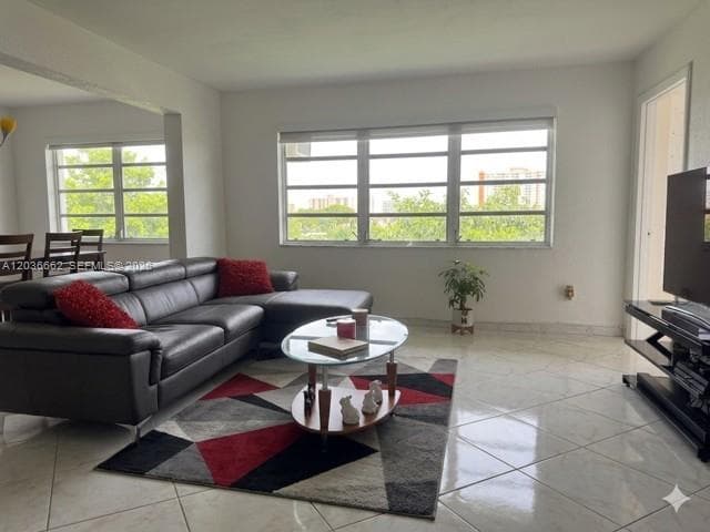 1530 NE 191st St # 305, Miami FL 33179