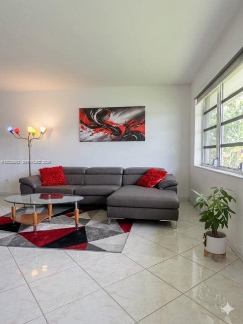 1530 NE 191st St # 305, Miami FL 33179