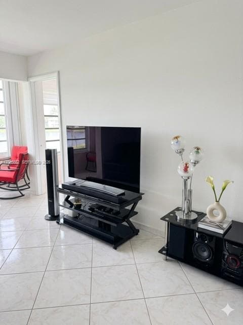 1530 NE 191st St # 305, Miami FL 33179