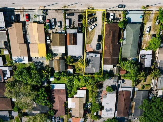 1850 NW 35th Street, Miami FL 33142
