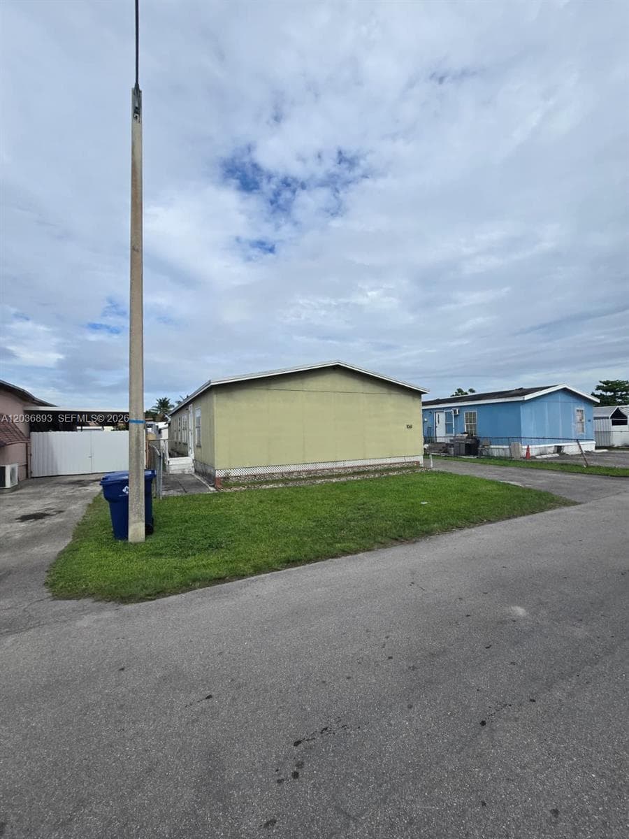 1061 SW 131 PL, Miami FL 33184
