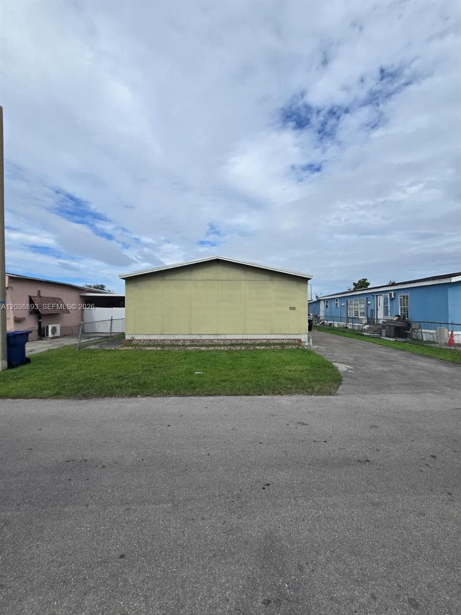 1061 SW 131 PL, Miami FL 33184
