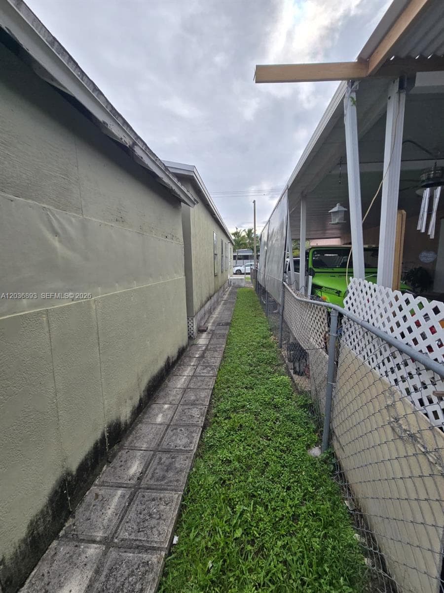 1061 SW 131 PL, Miami FL 33184