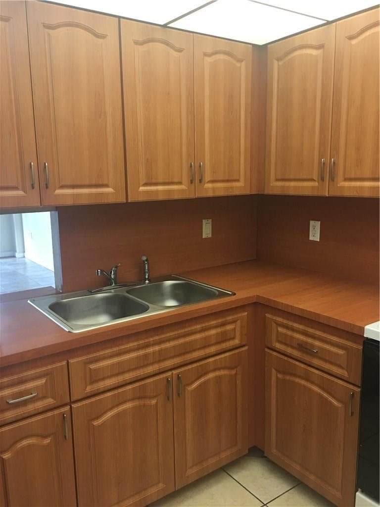 15600 NW 7th Avenue # 421, Miami FL 33169
