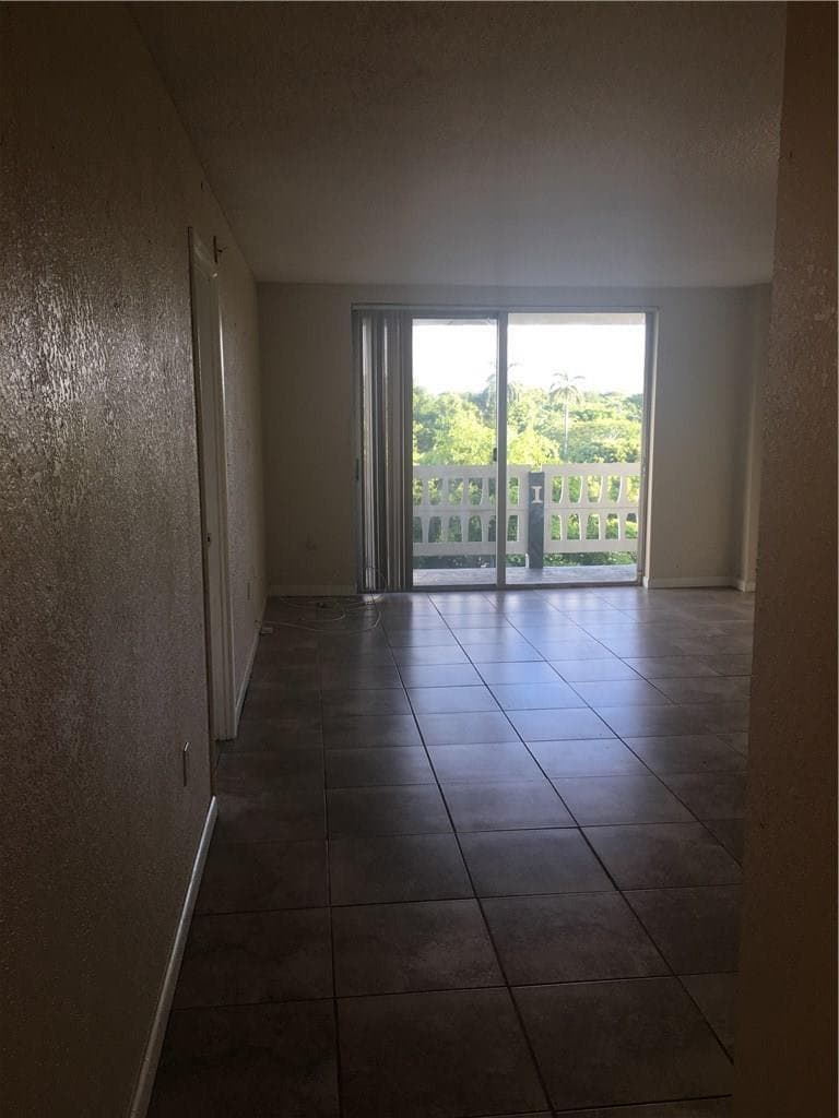 15600 NW 7th Avenue # 421, Miami FL 33169