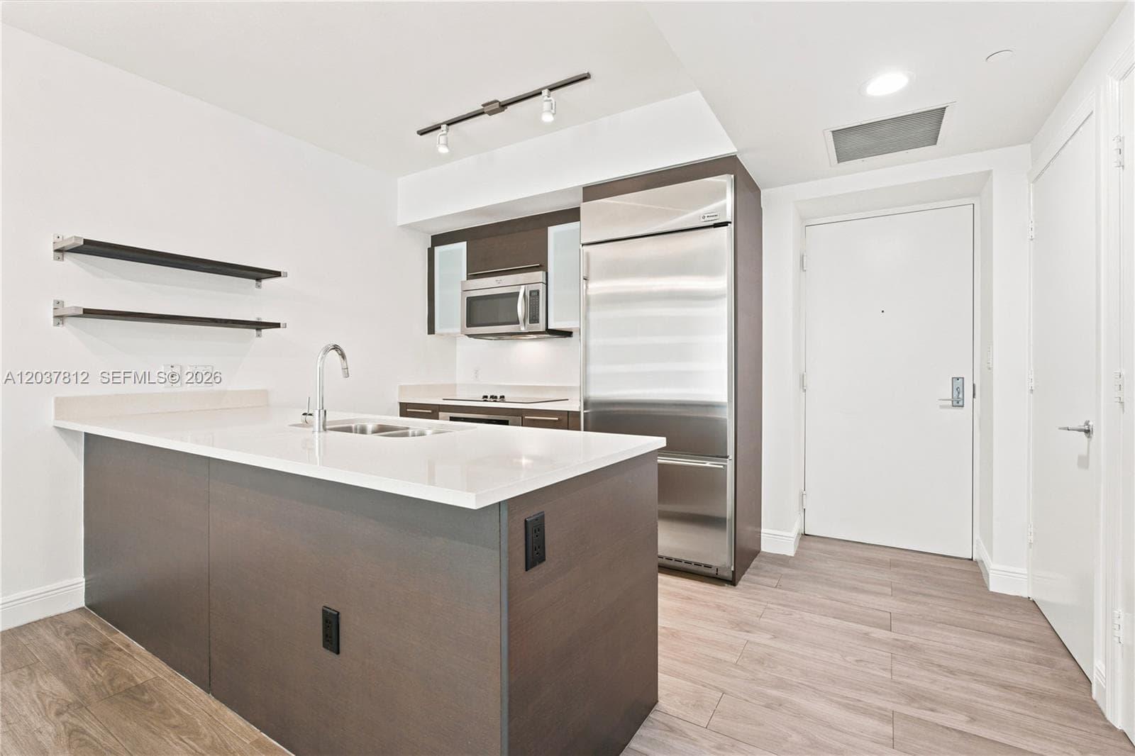 500 Brickell Av # 1906, Miami FL 33131