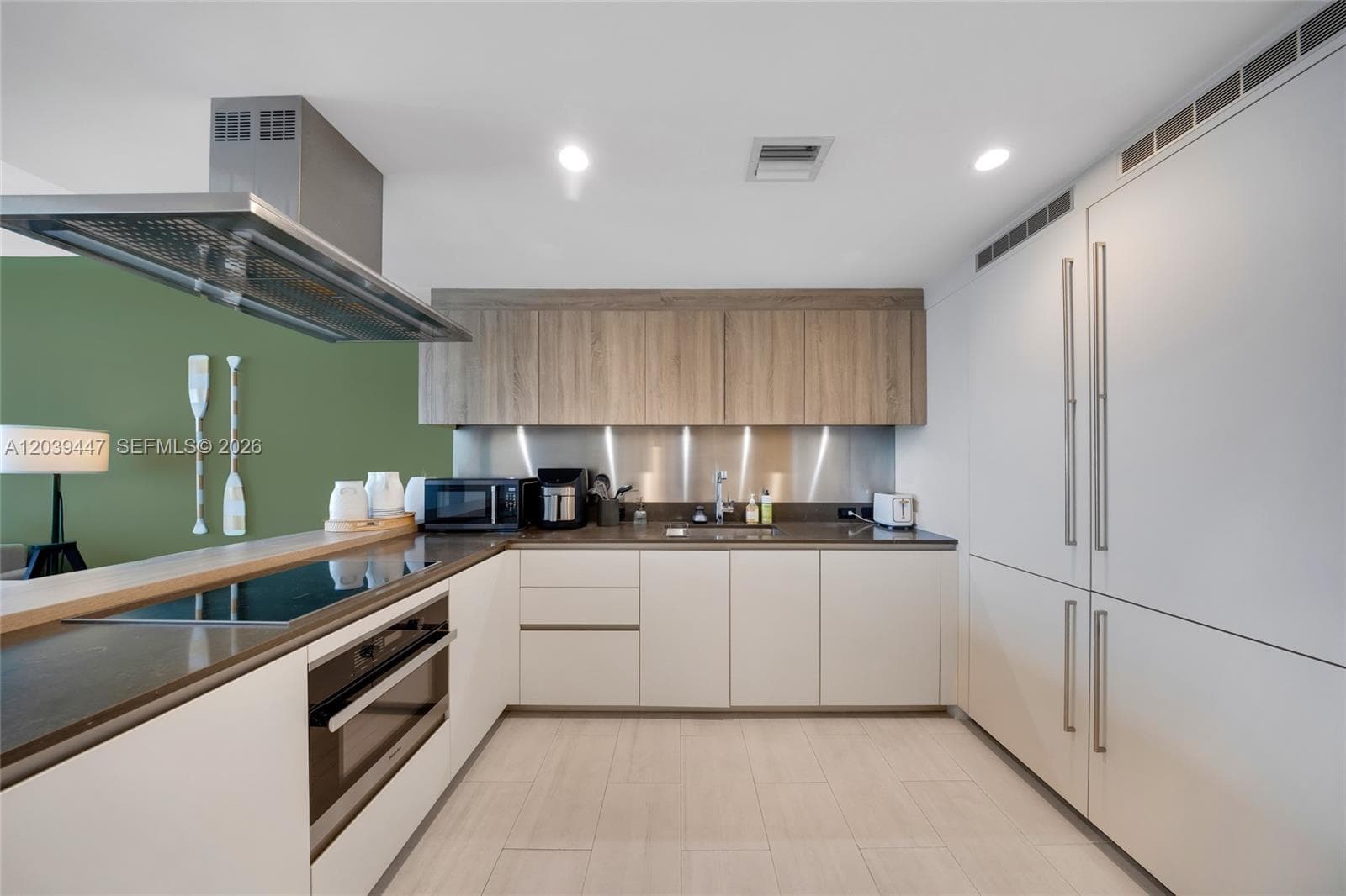 1000 Brickell Plz # 4704, Miami FL 33131
