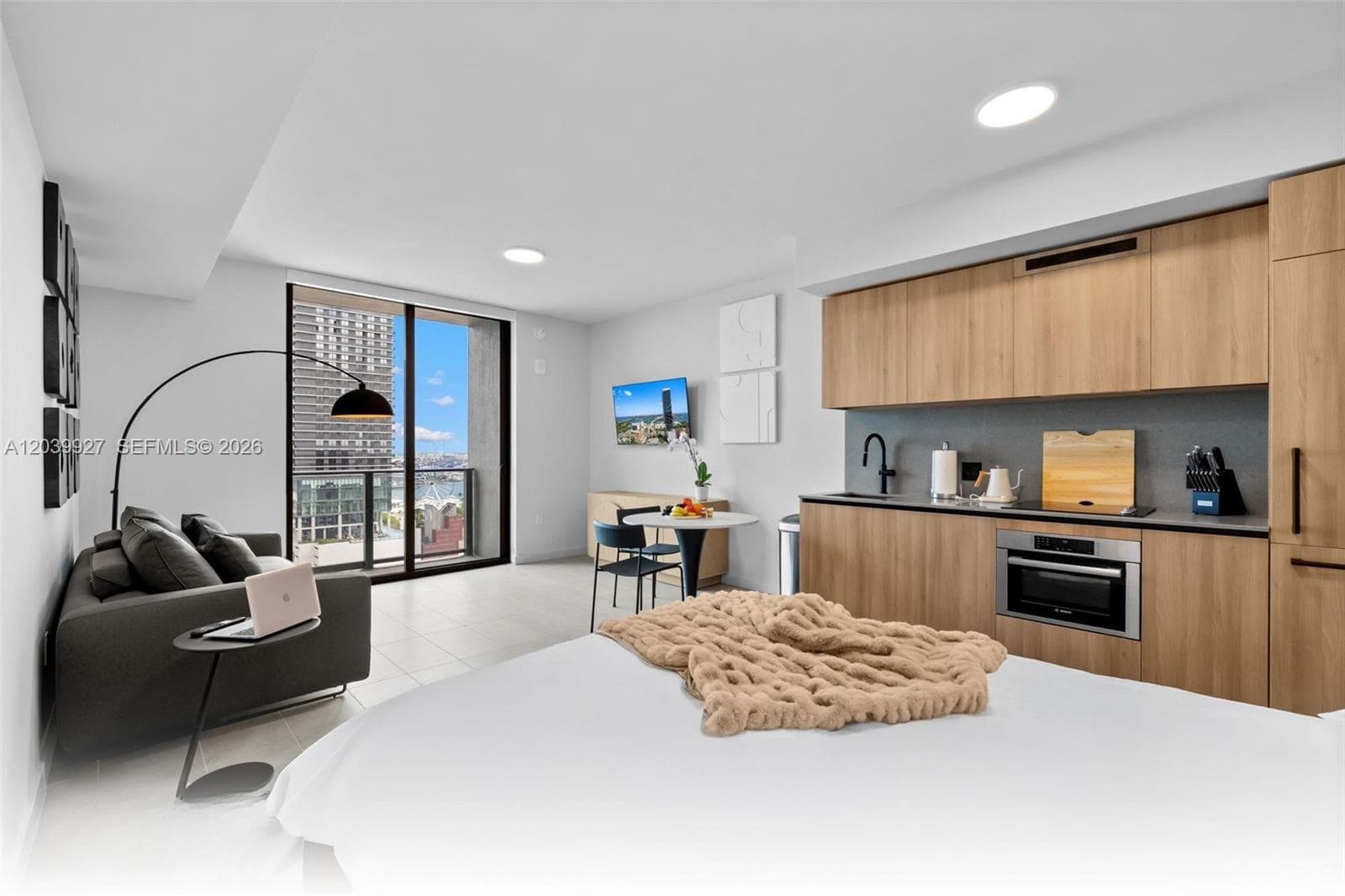 121 NE 5th St # 3200, Miami FL 33132