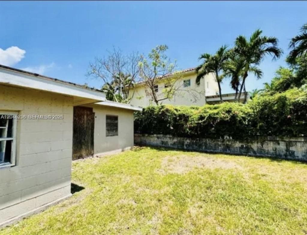 2616 NE 214th St, Miami FL 33180