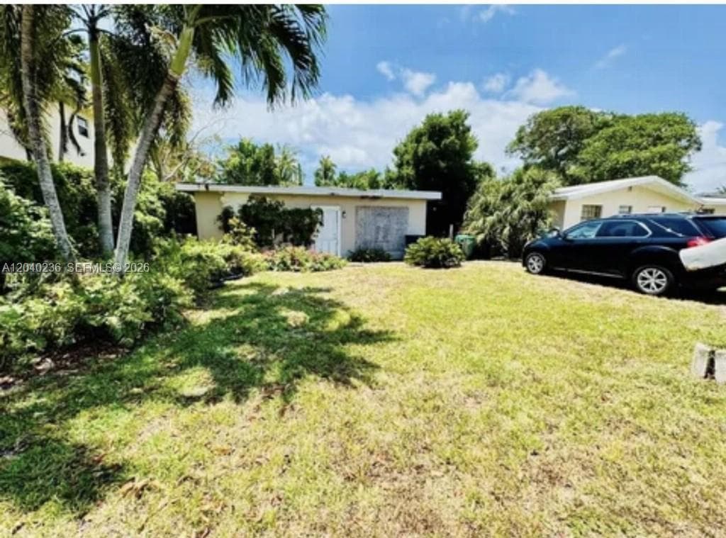 2616 NE 214th St, Miami FL 33180
