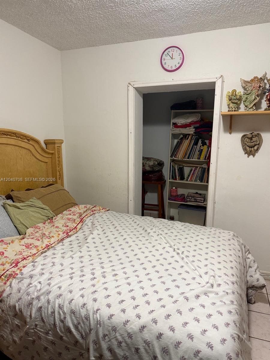 12600 Country Club Ln, Miami FL 33167