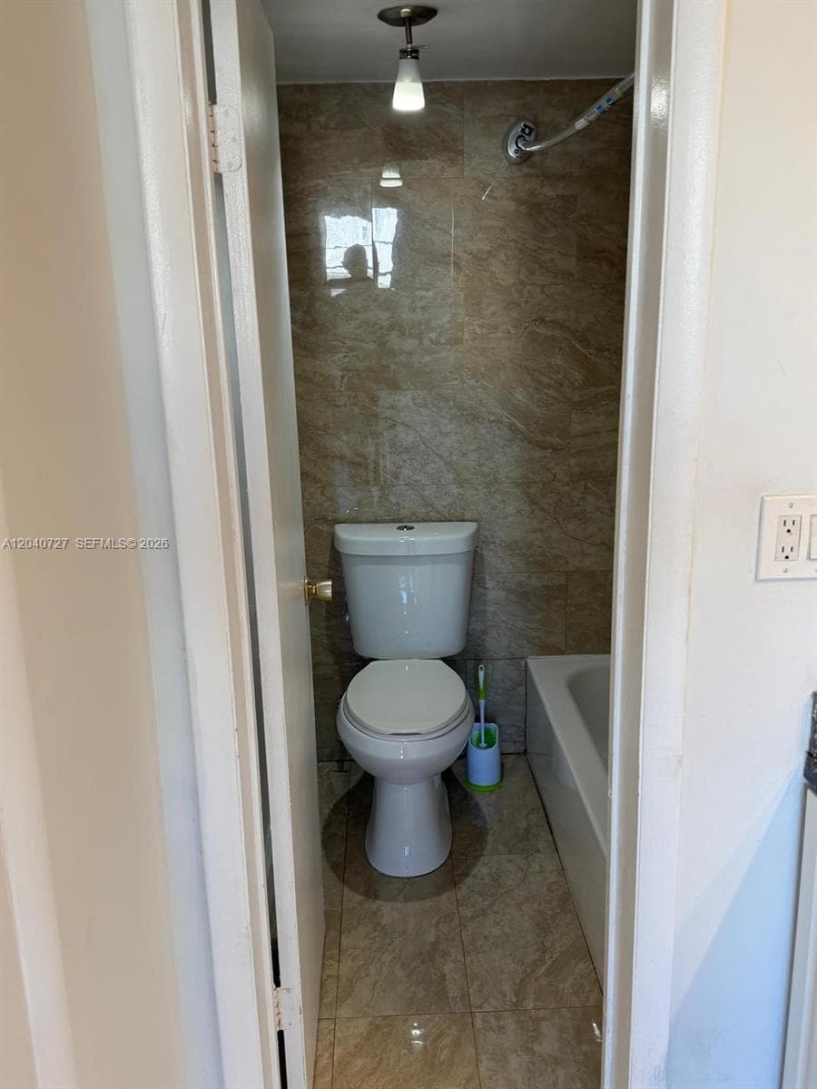 1990 Marseille Dr # 303, Miami Beach FL 33141