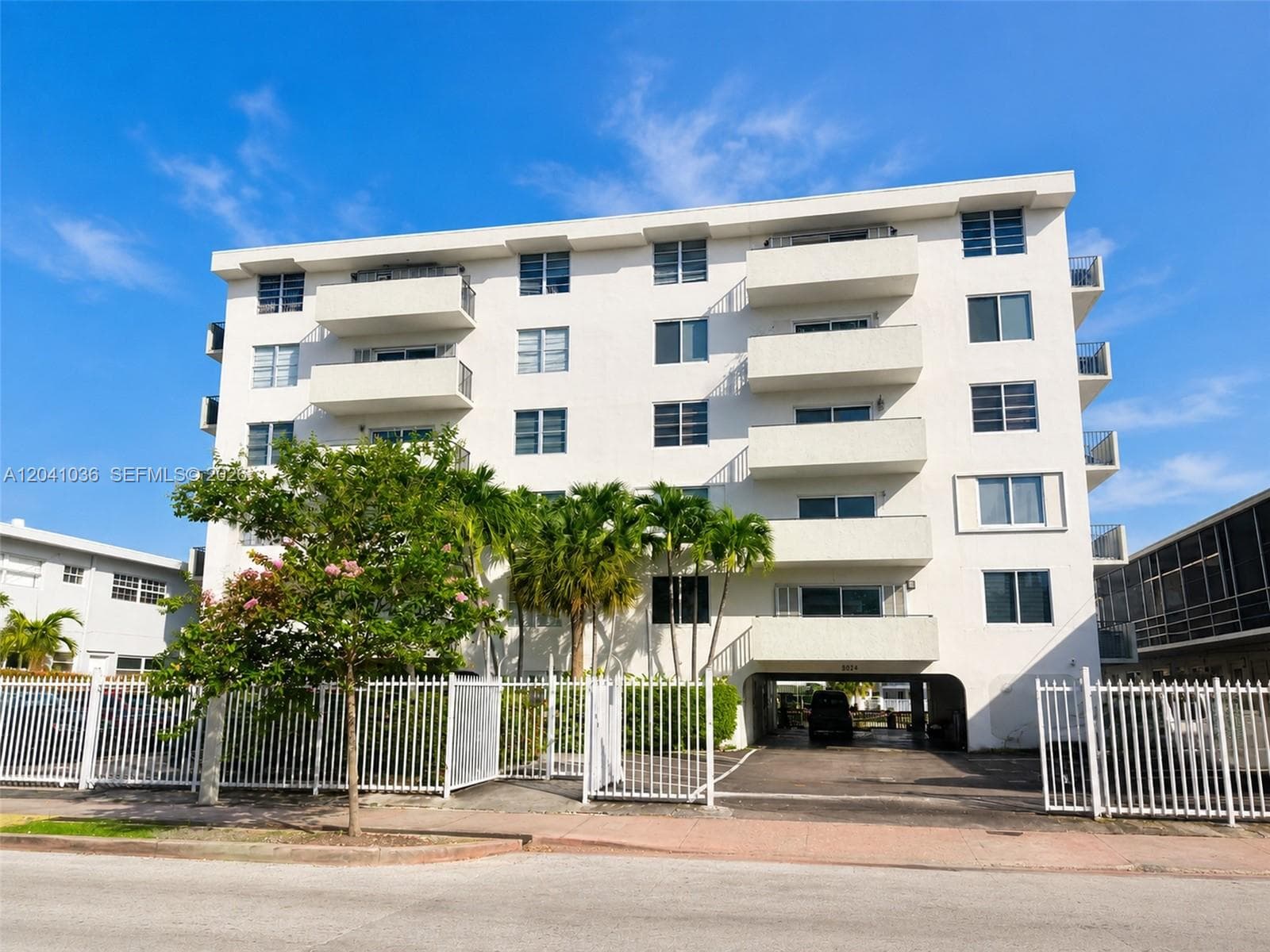 8024 Tatum Waterway Dr # 2B, Miami Beach FL 33141