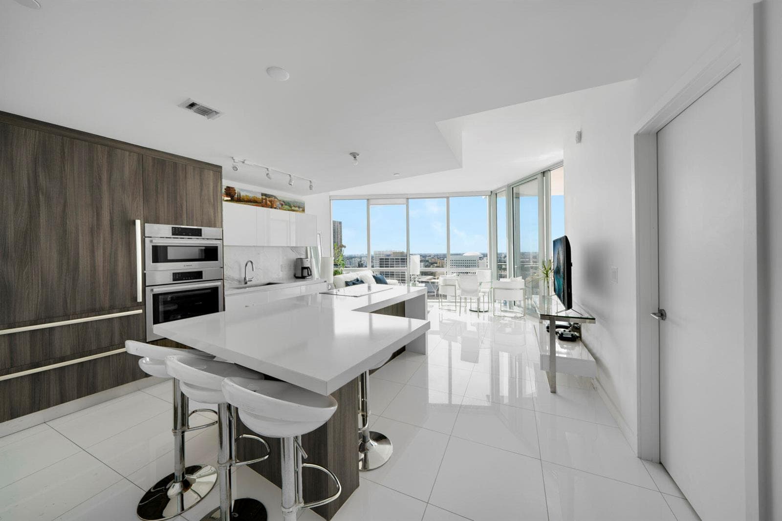 851 NE 1st Avenue # 2410, Miami FL 33132