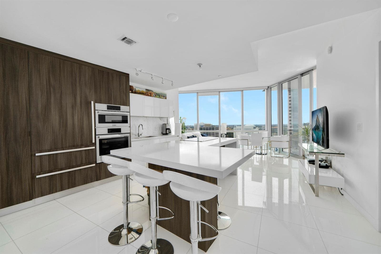 851 NE 1st Avenue # 2410, Miami FL 33132