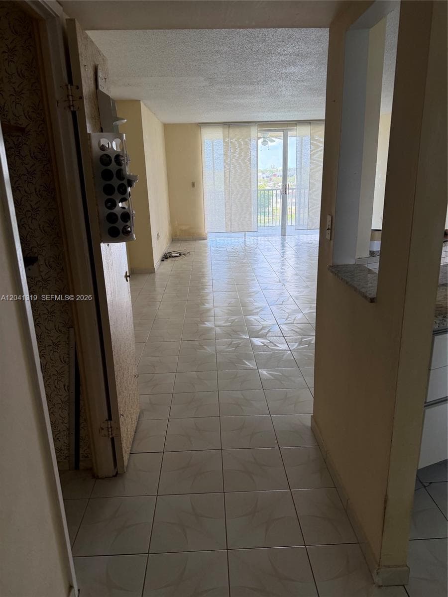 1750 NE 191st St # 4, Miami FL 33179