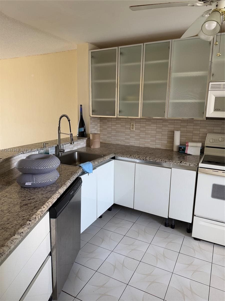 1750 NE 191st St # 4, Miami FL 33179