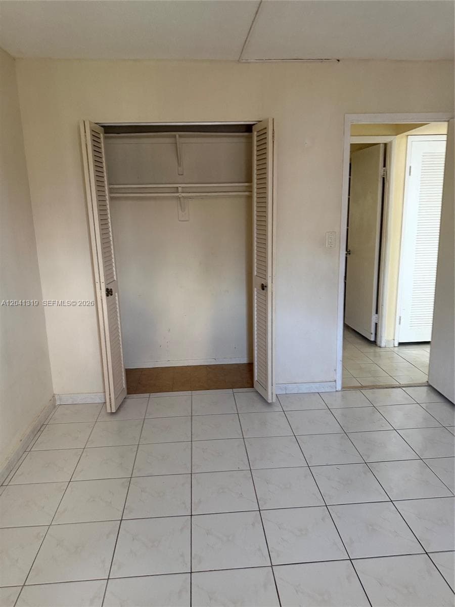 1750 NE 191st St # 4, Miami FL 33179