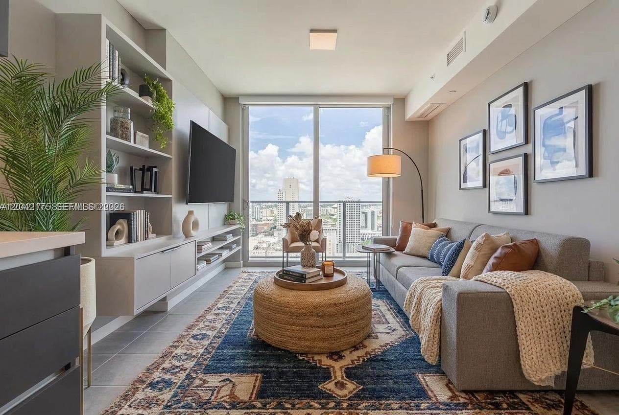227 NE 2nd St # 3104, Miami FL 33132