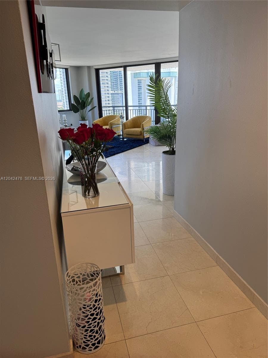540 Brickell Key Dr # 1513, Miami FL 33131