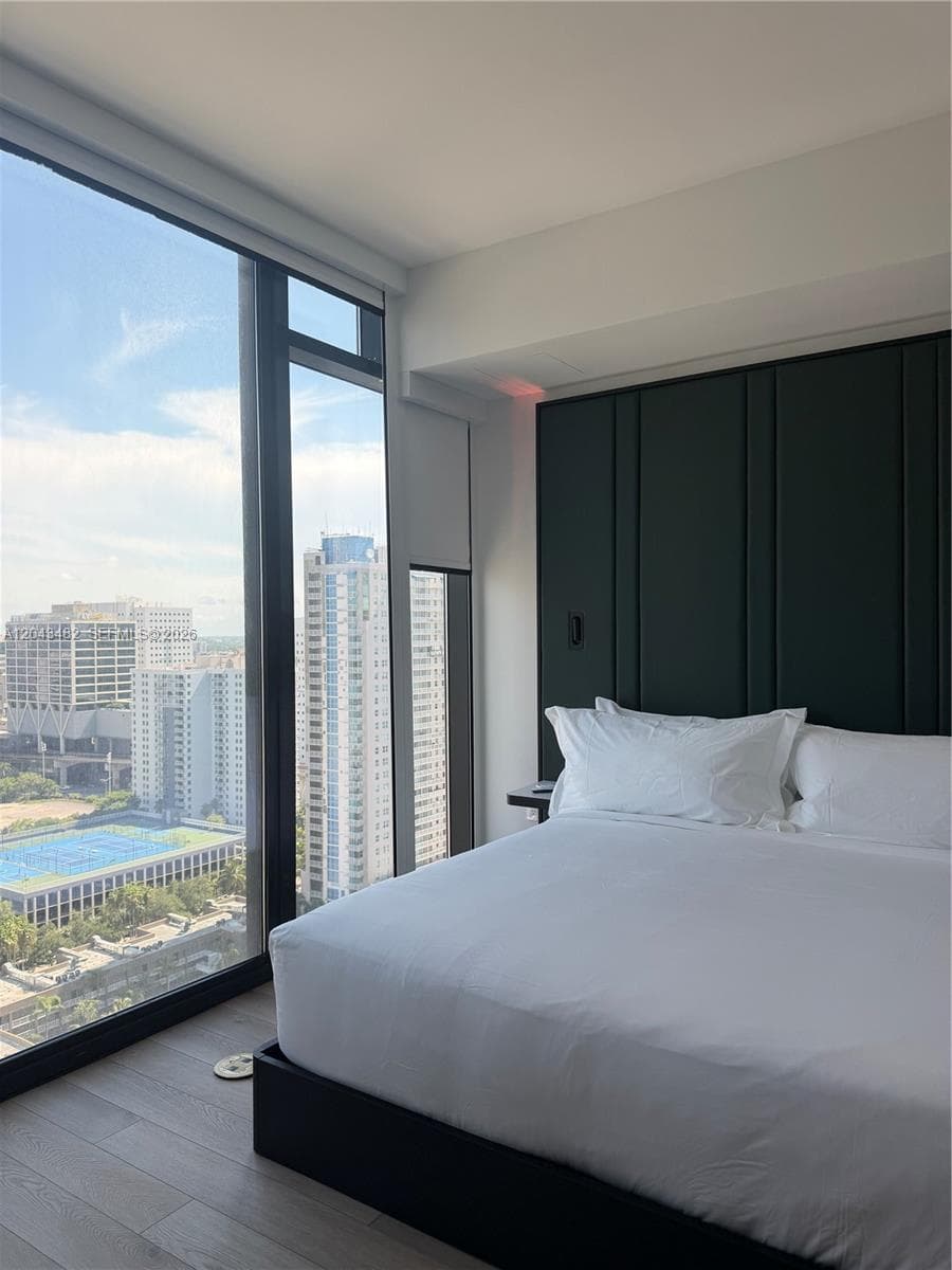 20 NE 11th St # 4902, Miami FL 33132