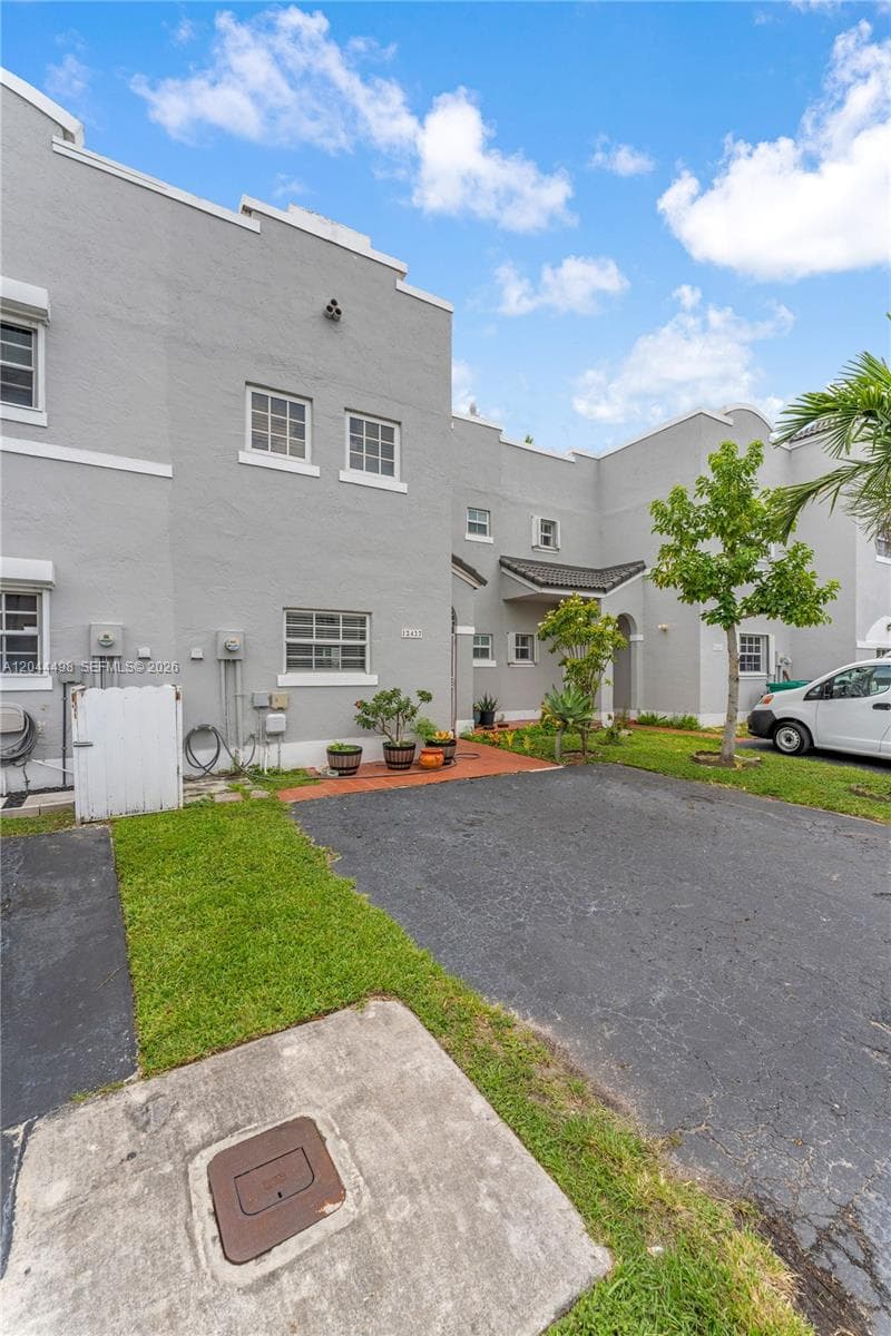 12427 NW 7th Ln, Miami FL 33182