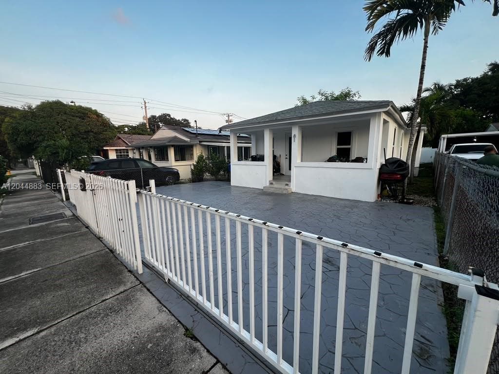 81 NW 44th St, Miami FL 33127