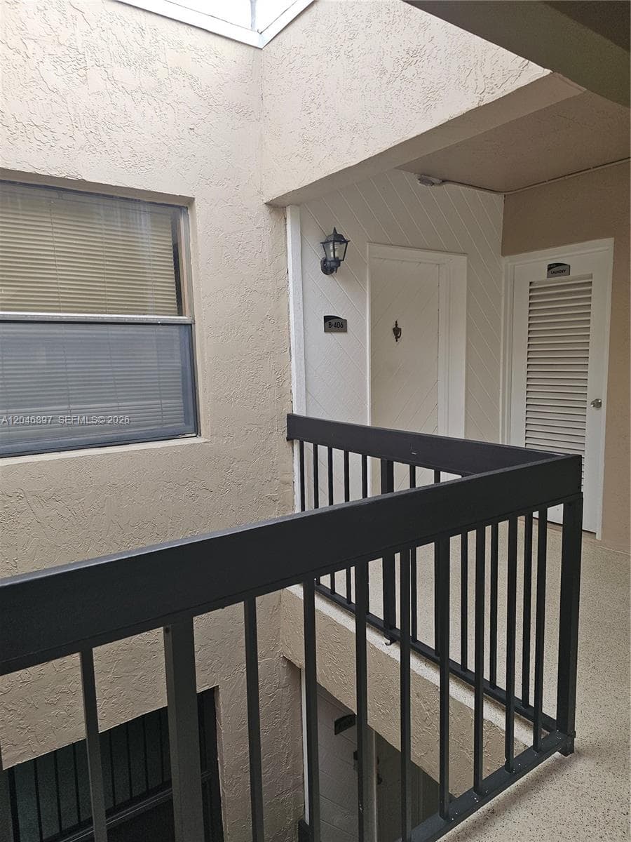 461 Ives Dairy Rd # 2, Miami FL 33179