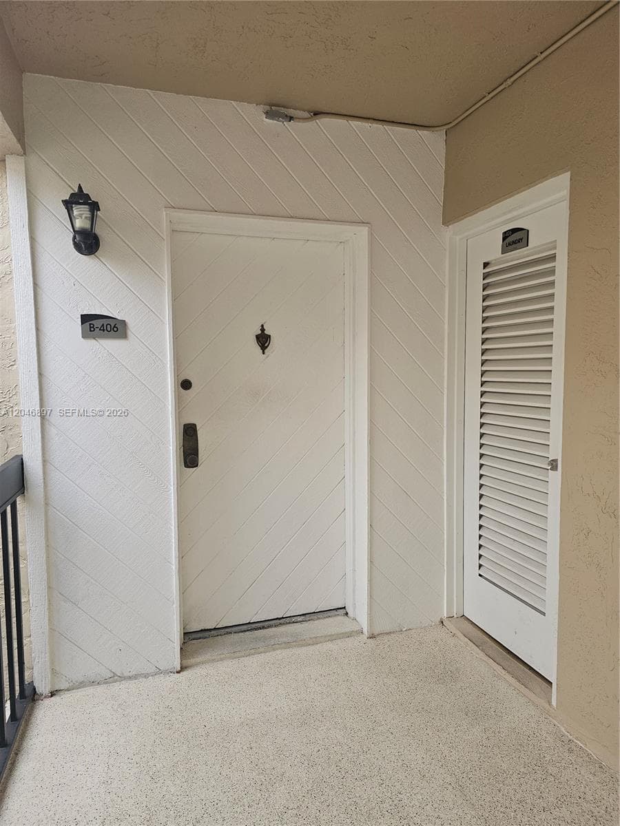 461 Ives Dairy Rd # 2, Miami FL 33179