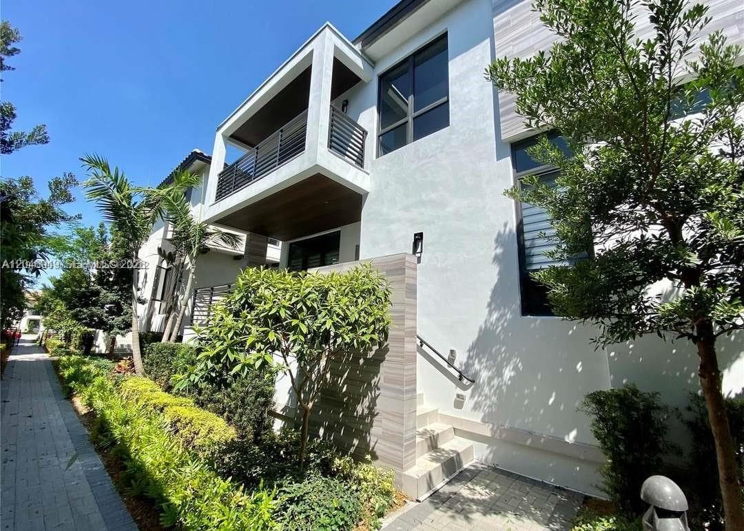 8256 NW 48th ter, Doral FL 33166