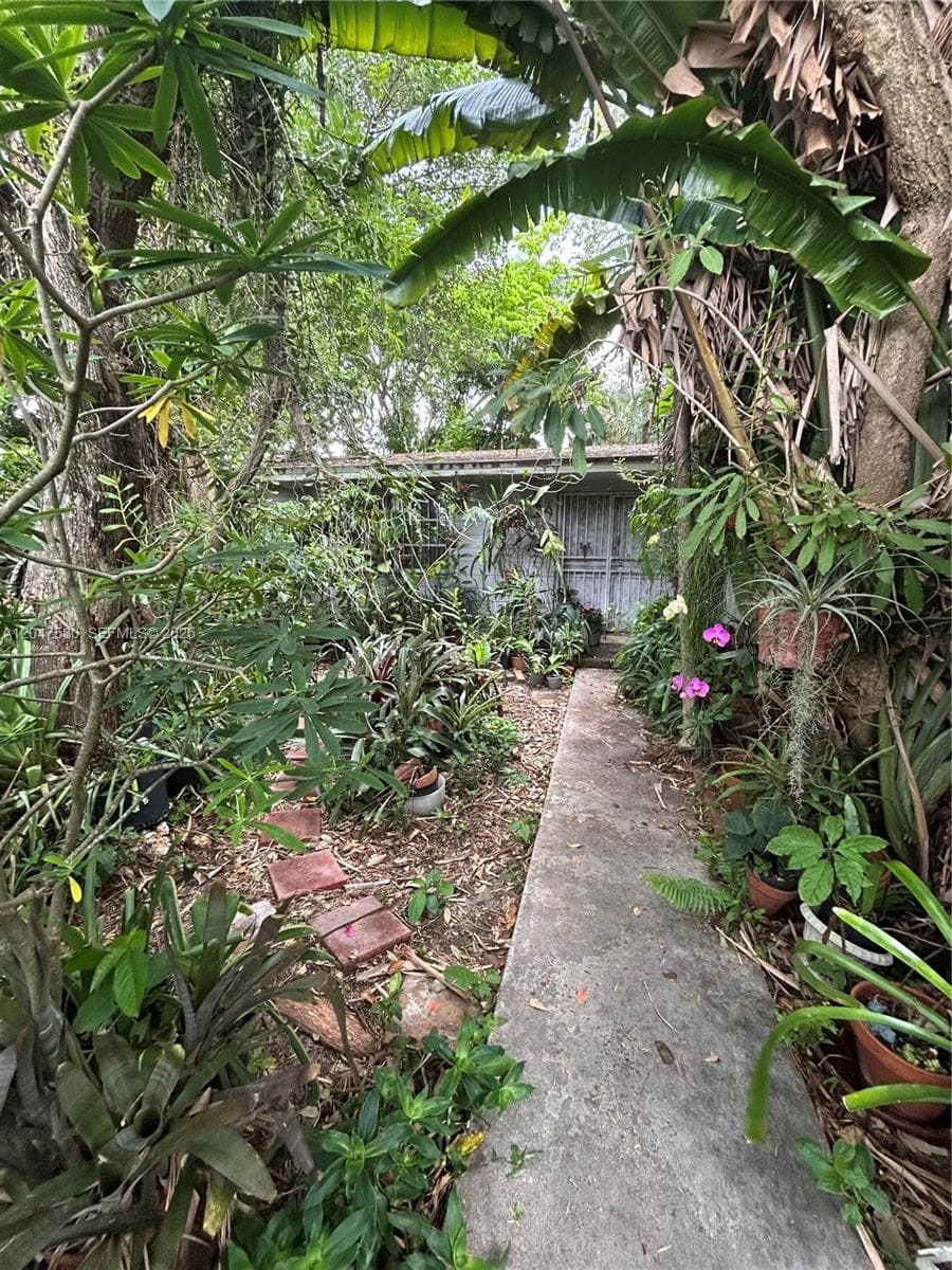 8285 SW 47th St, Miami FL 33155