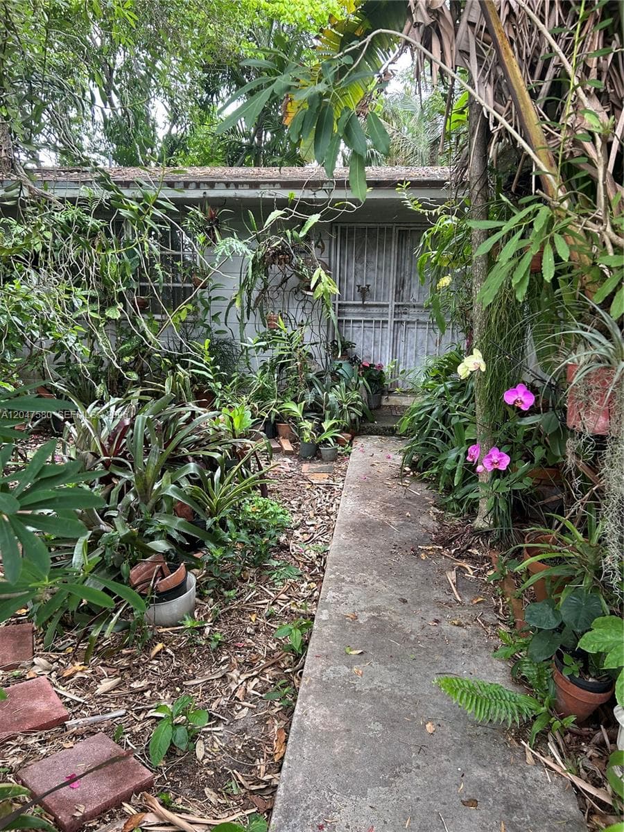 8285 SW 47th St, Miami FL 33155