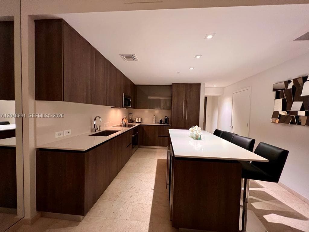 88 SW 7th St # 808, Miami FL 33130