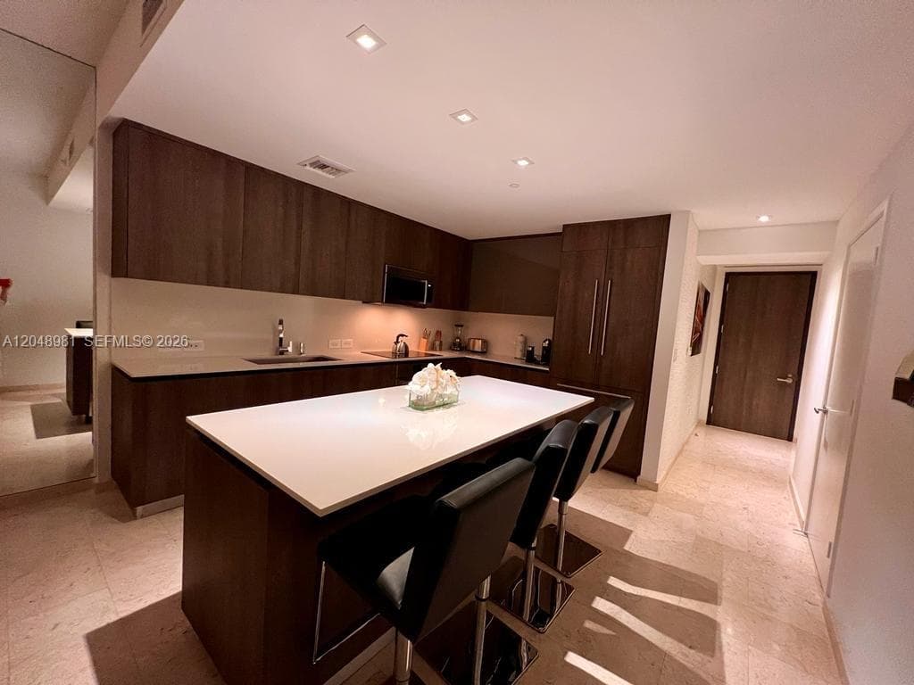 88 SW 7th St # 808, Miami FL 33130