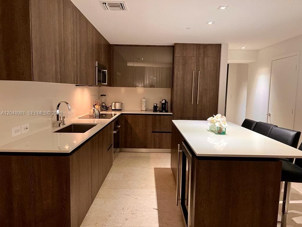 88 SW 7th St # 808, Miami FL 33130