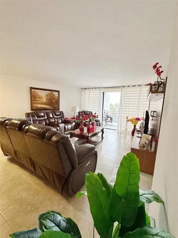 13953 Kendale Lakes Cir # 410B, Miami FL 33183