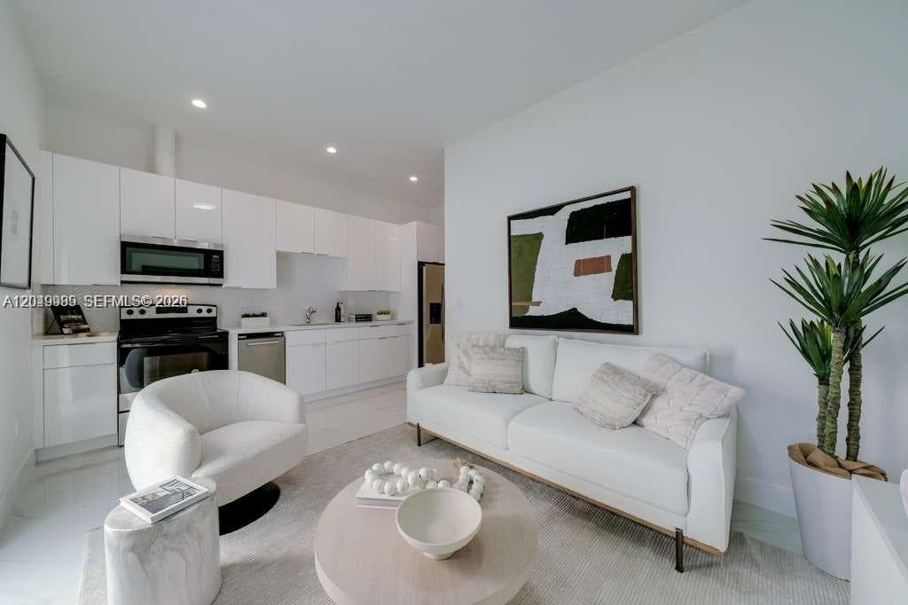 2938 NW 27th St # 2938, Miami FL 33142
