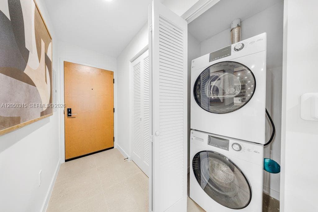11 NE 6th St # 1106, Miami FL 33132