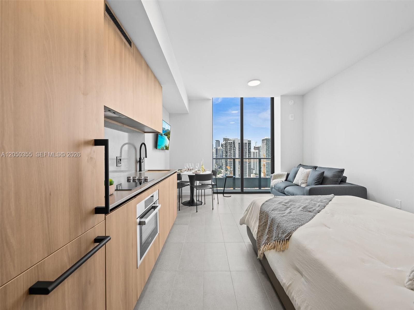 121 NE 5th St # 3704, Miami FL 33132
