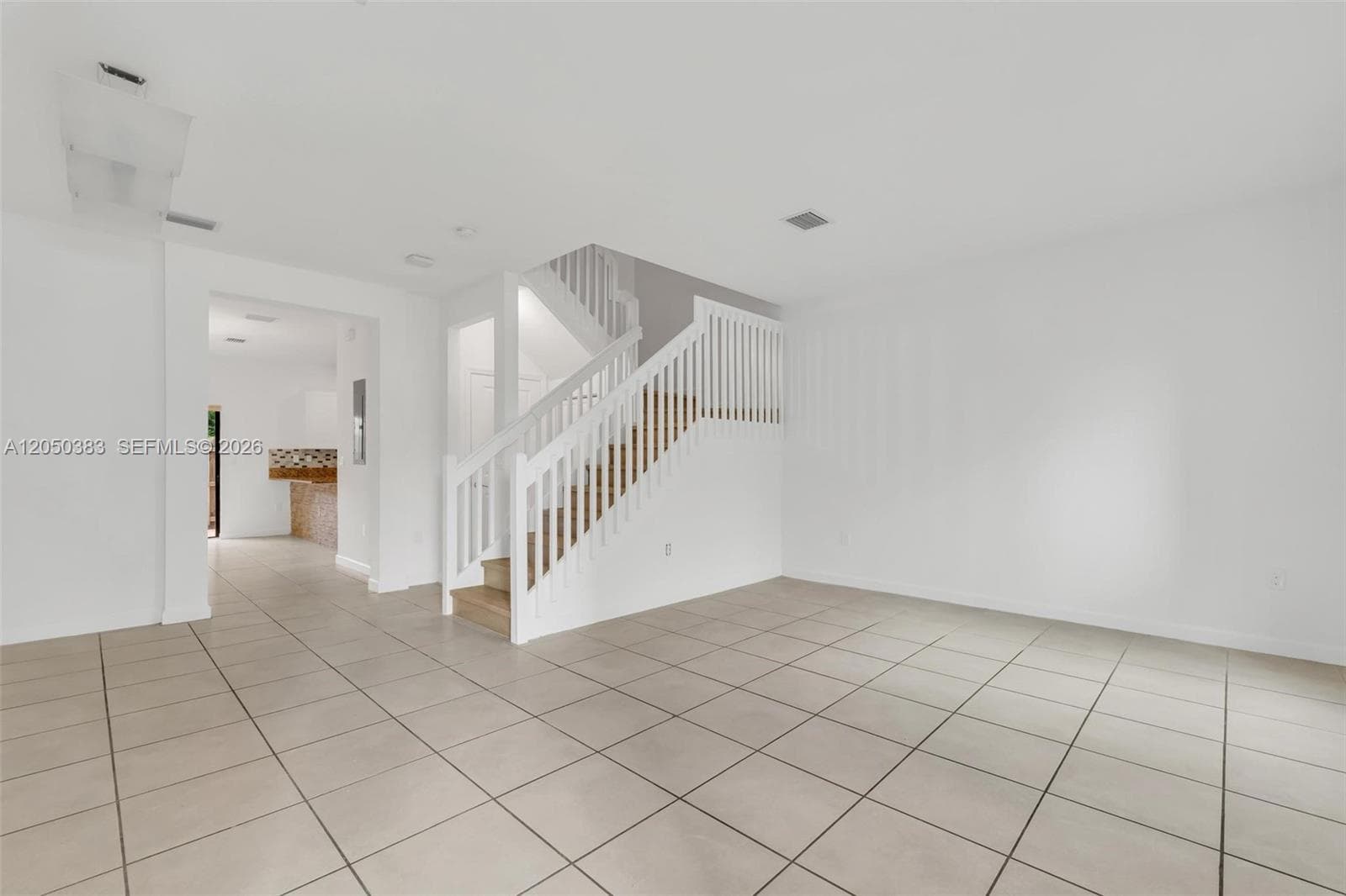 582 NE 207th St, Miami FL 33179
