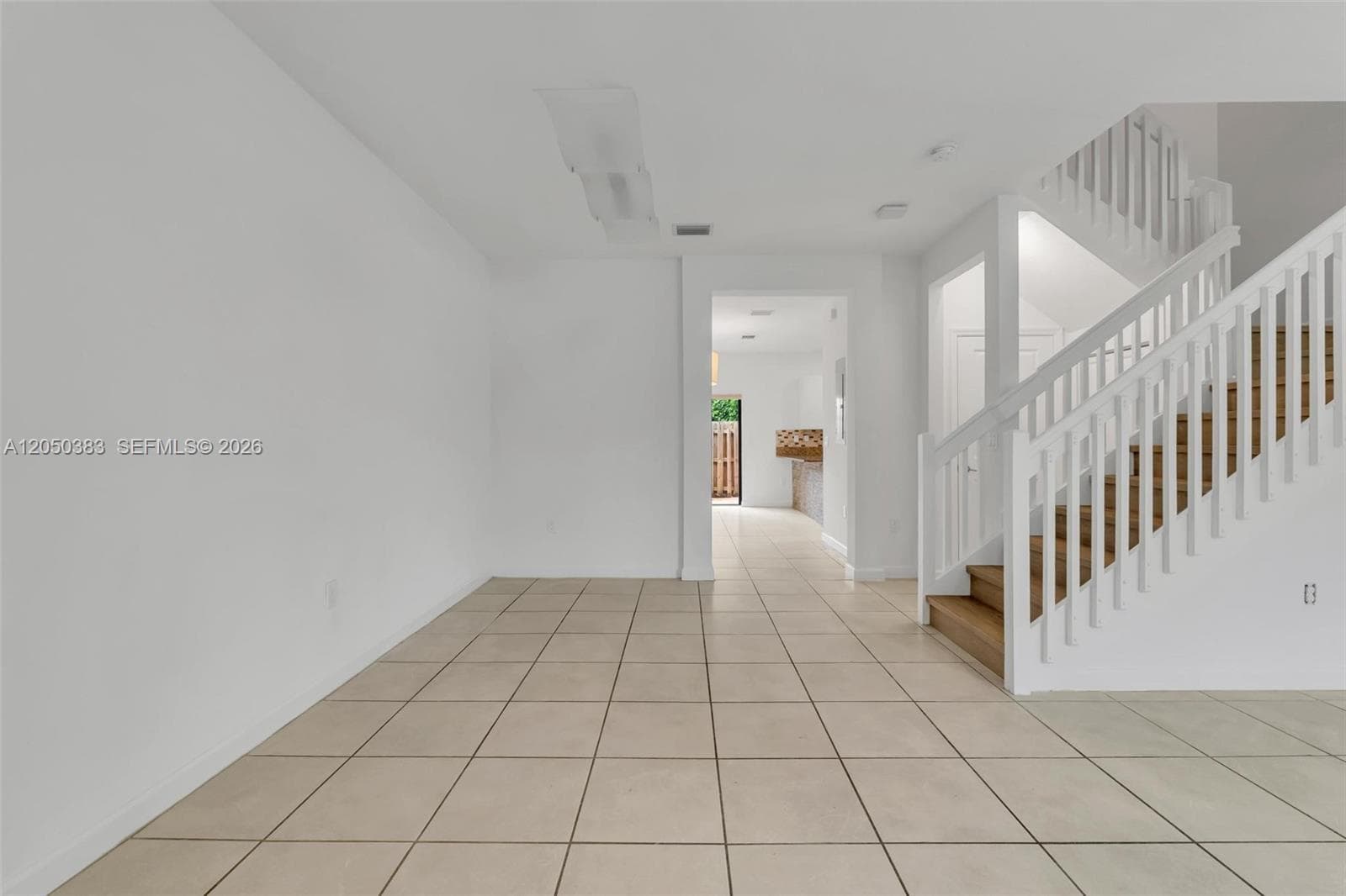 582 NE 207th St, Miami FL 33179