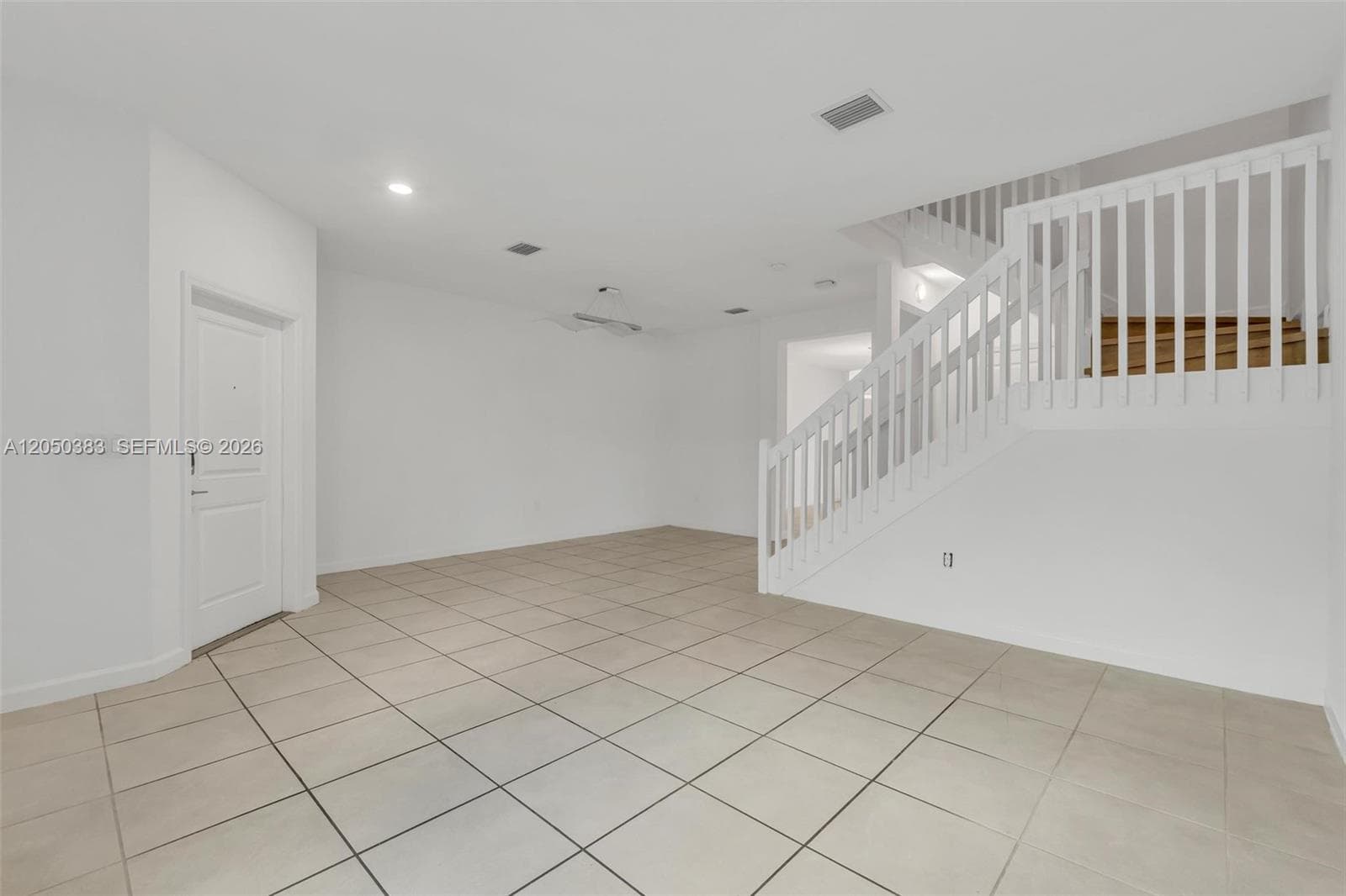 582 NE 207th St, Miami FL 33179