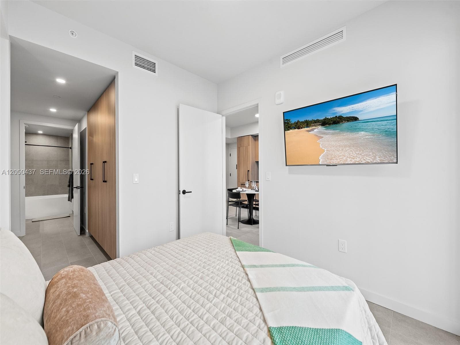 121 NE 5th St # 3706, Miami FL 33132