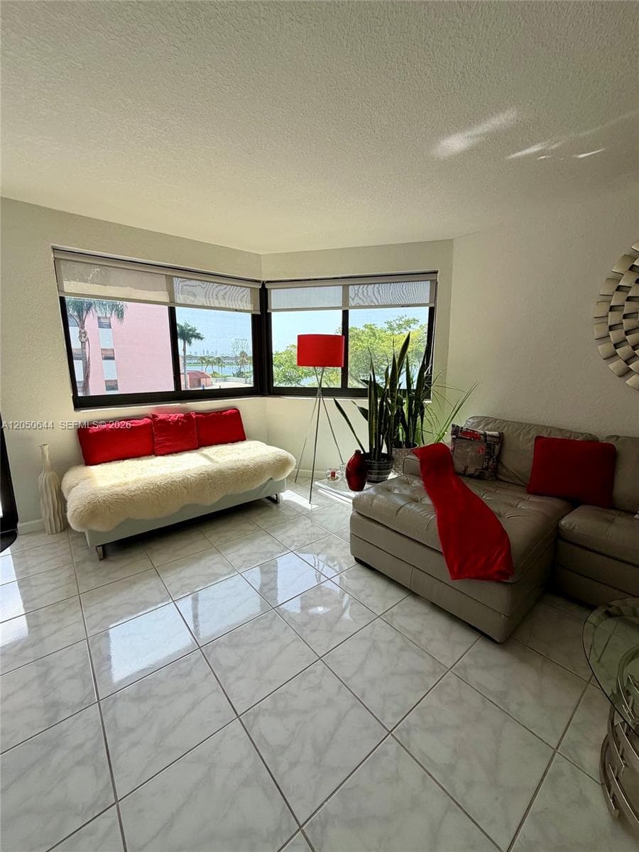 20850 San Simeon Way # 5, Miami FL 33179