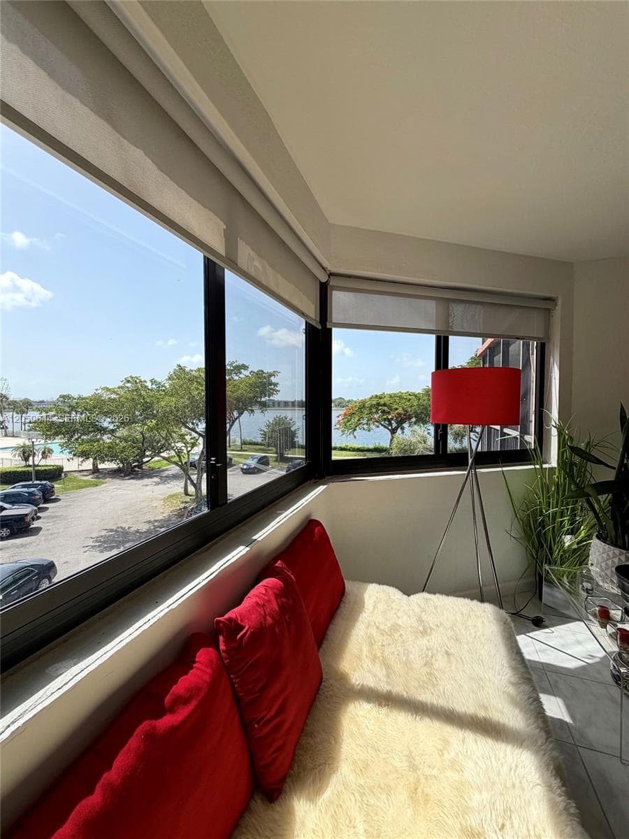 20850 San Simeon Way # 5, Miami FL 33179
