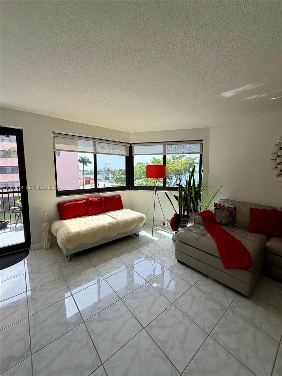 20850 San Simeon Way # 5, Miami FL 33179
